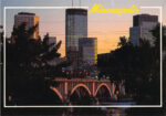 Minneapolis Minnesota Skyline bei Nacht – USA Postkarte 1983