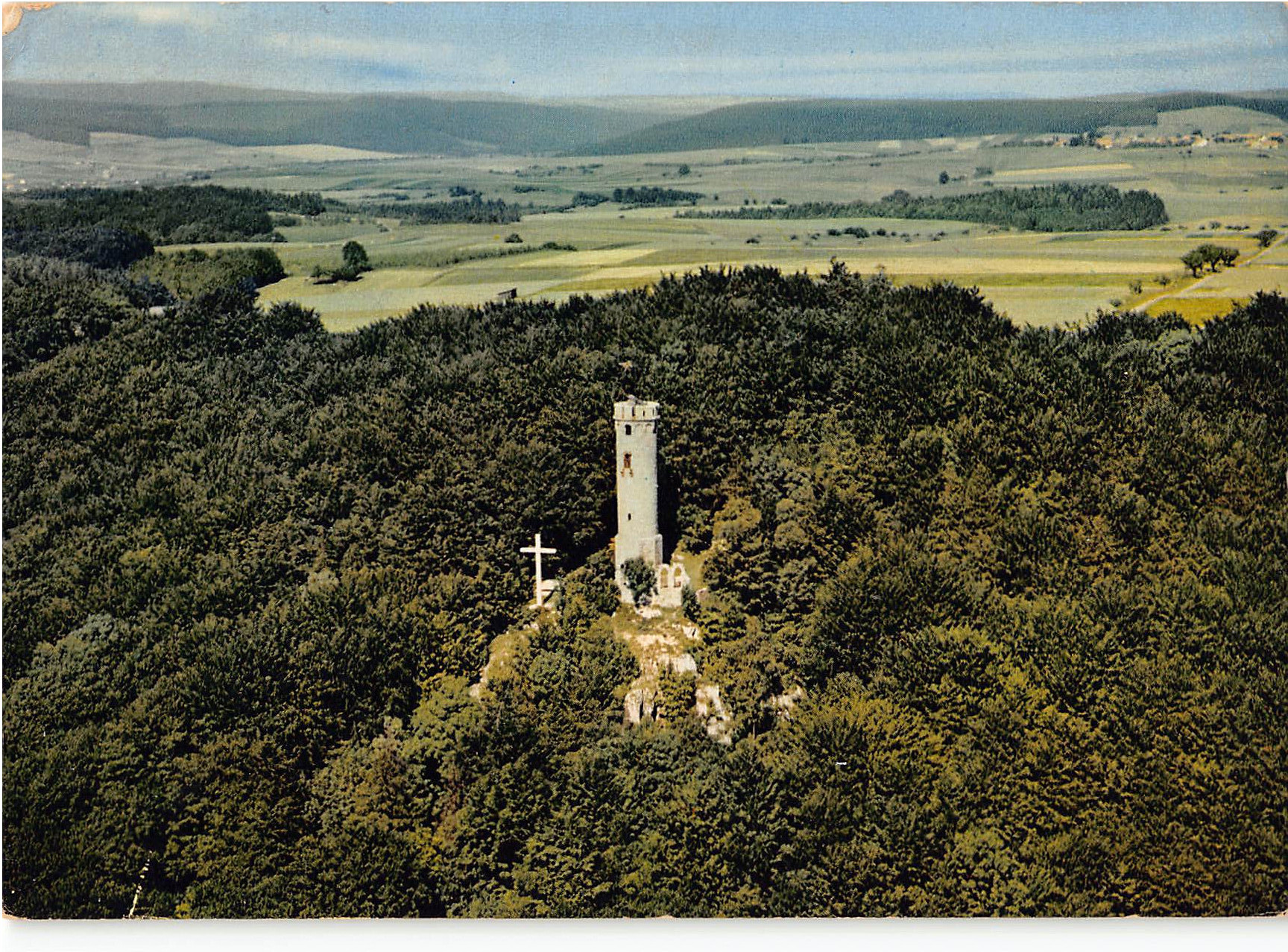 Luftkurort Niedermarsberg/Sauerland – Luftaufnahme Kirche im Wald